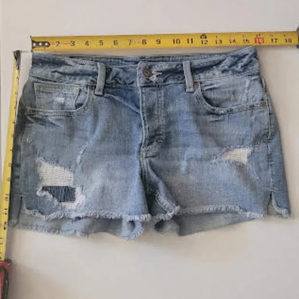 Maurices distressed jean shorts - Size 7/8 - Picture 7 of 7